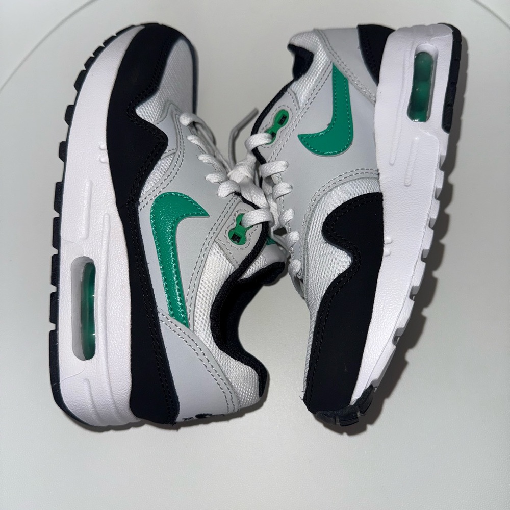 Kids Airmax 1 Grade school sneakers (Black/White/StadiumGreen) Size 1 (New)